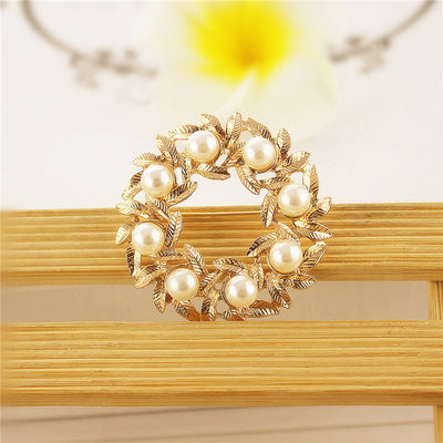 Leaves imitation pearl wreath texture Upscale brooch
