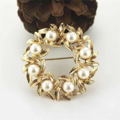 Leaves imitation pearl wreath texture Upscale brooch